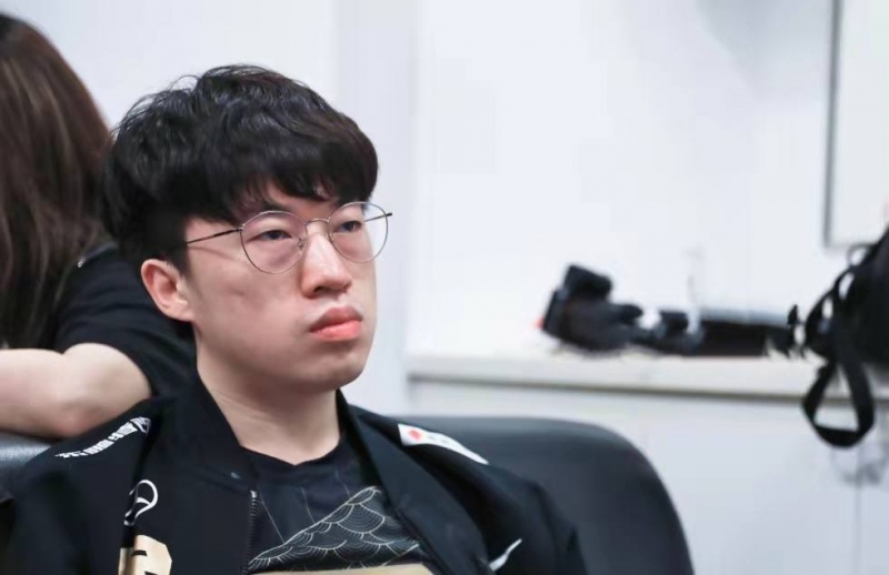 RNG2-0击败V5喜迎三连胜Yuekai登场首秀小虎再拿MVP